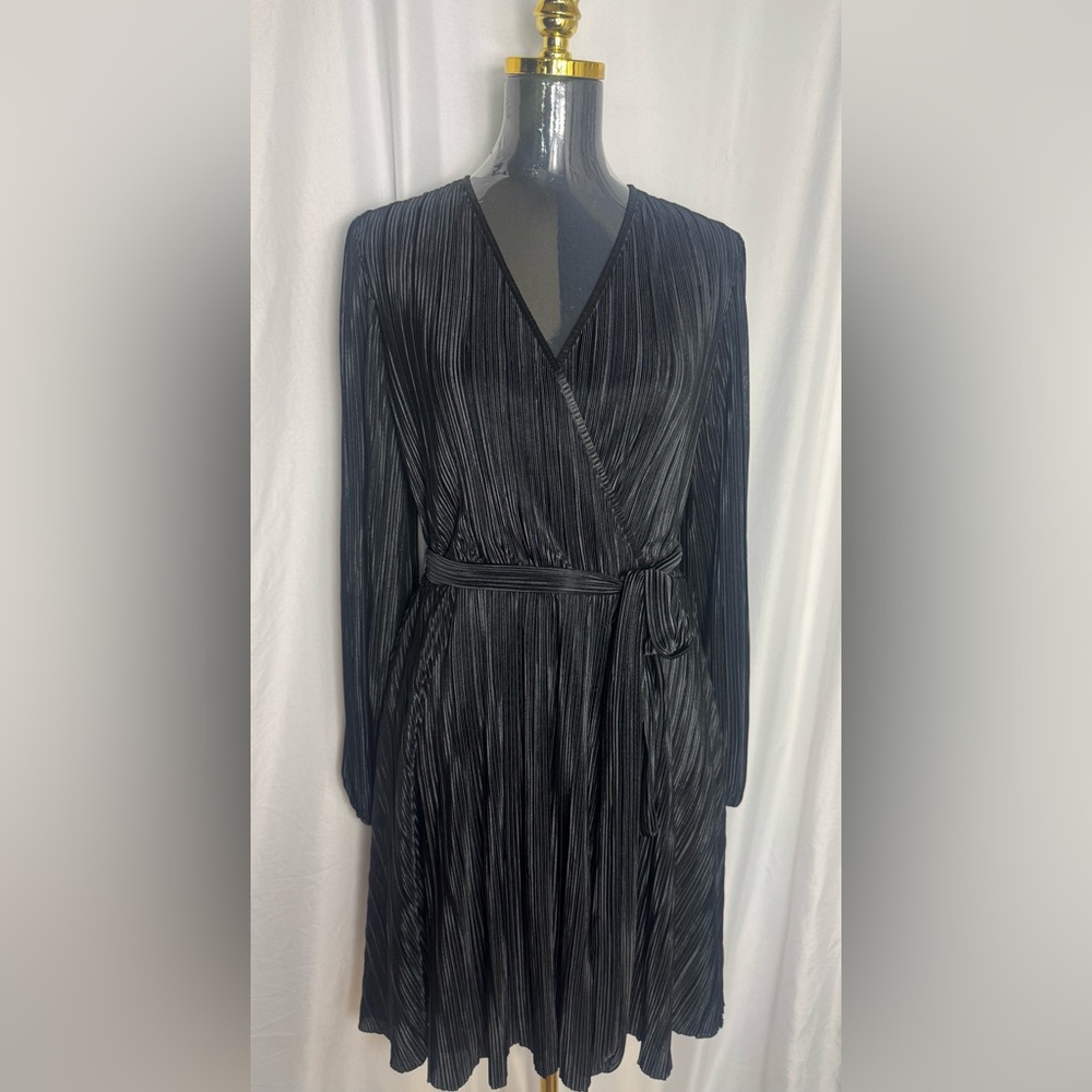Melonie T Women Fit and Flare Dress Black Long Sleeve accordion pleat NWOT 14